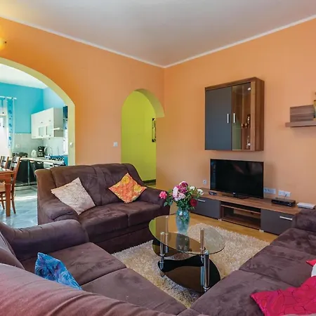 Beautiful Home In Pula With Wifi Holiday home