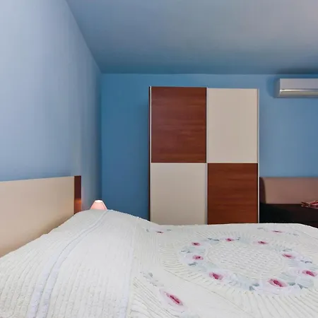 Beautiful Home In Pula With Wifi