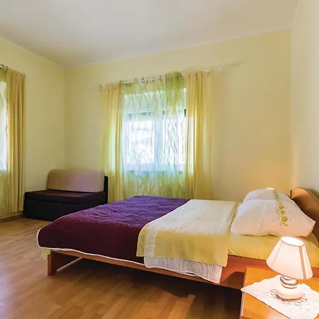 Beautiful Home In Pula With Wifi