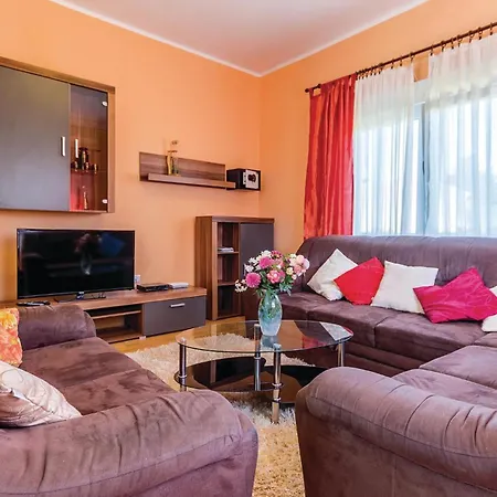Beautiful Home In Pula With Wifi