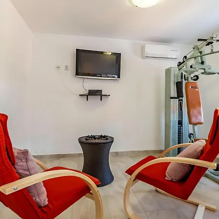 Beautiful Home In Pula With Wifi