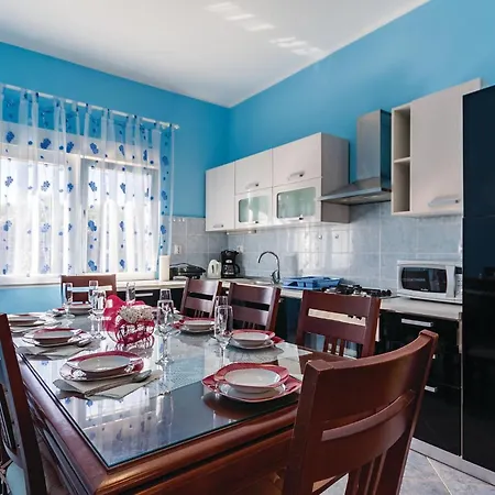Beautiful Home In Pula With Wifi