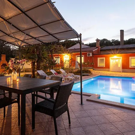 Tatil Evi Beautiful In With Wifi Pula