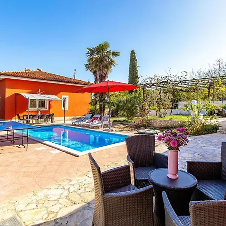 Tatil Evi Beautiful In With Wifi Pula