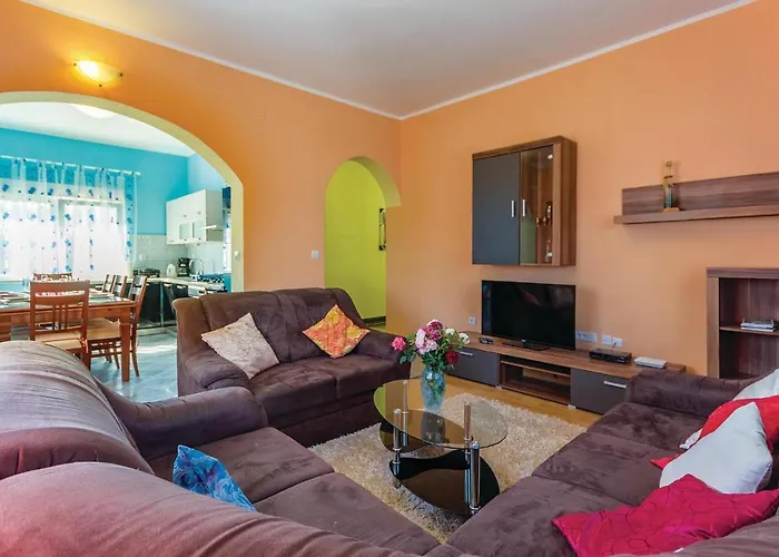 Beautiful Home In Pula With Wifi Holiday home