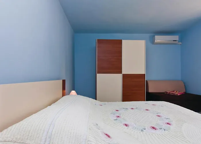 Beautiful Home In Pula With Wifi