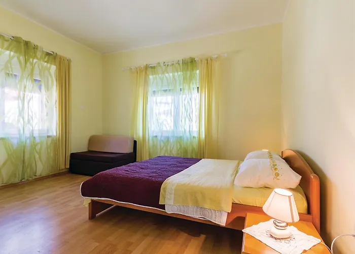 Beautiful Home In Pula With Wifi