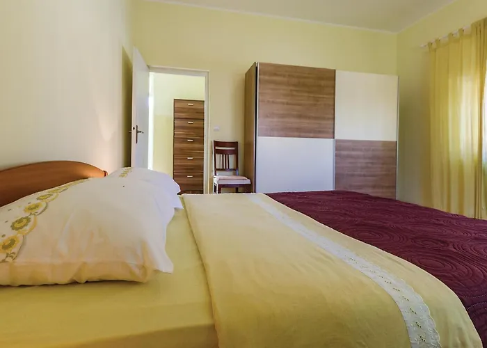 Beautiful Home In Pula With Wifi Pula