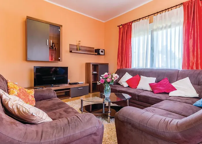 Beautiful Home In Pula With Wifi