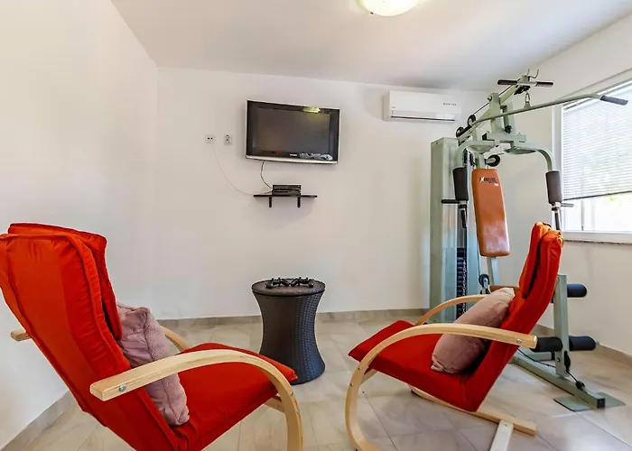 Beautiful Home In Pula With Wifi