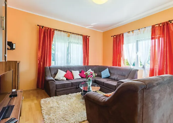 Beautiful Home In Pula With Wifi Pula